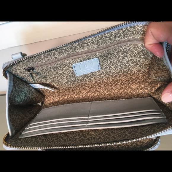 LAST CHANCE-Moving Sale! Joy Susan Vegan Crossbody - Picture 5 of 5